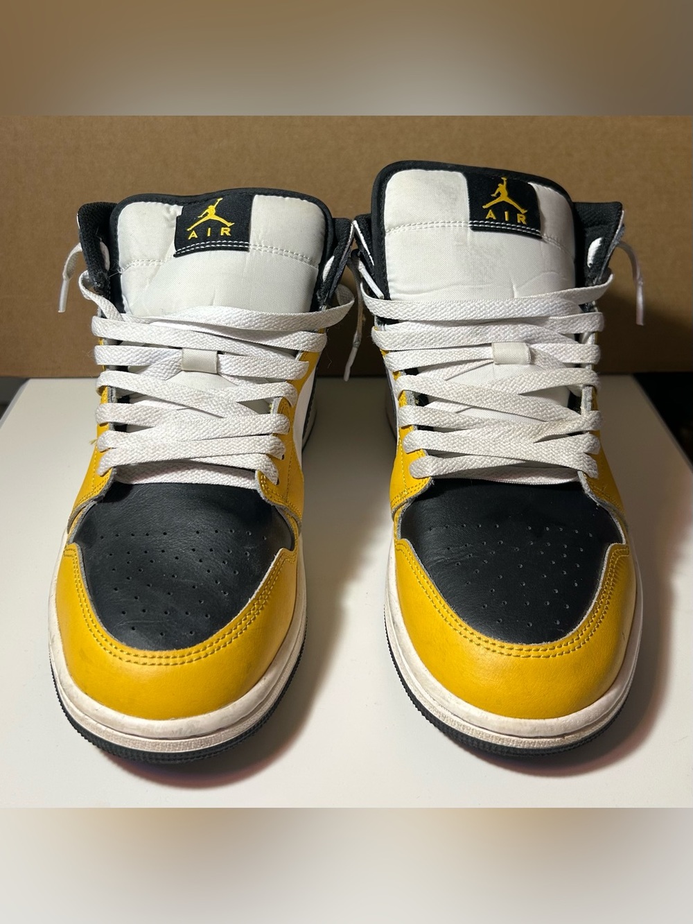 Air Jordan 1 Men's Size 9.5 Mid Yellow & Black Basketball Sneakers Shoes